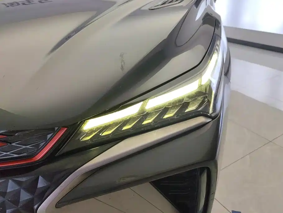 Фото 5 - Geely Coolray