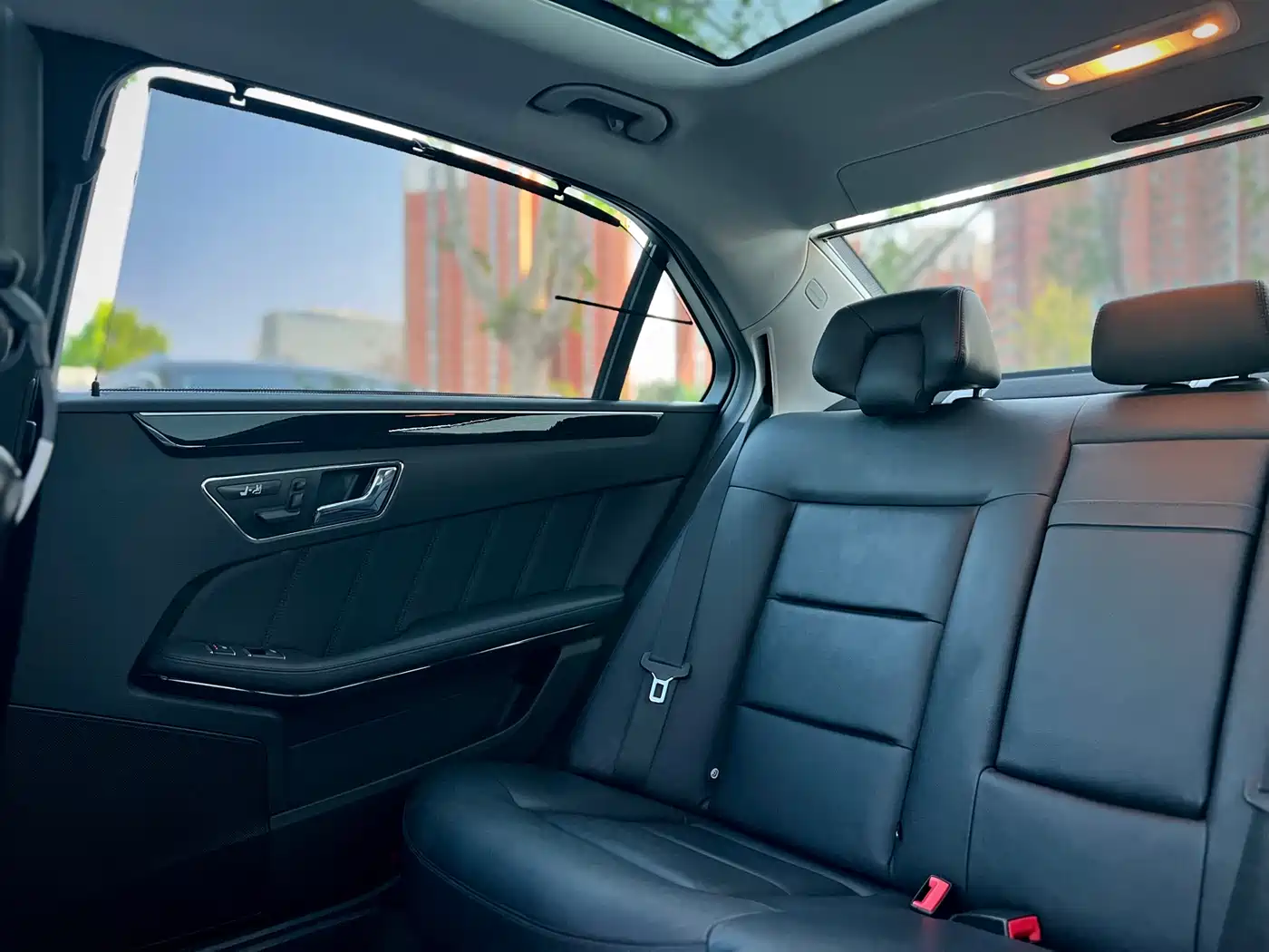 Mercedes-Benz E-Class 2010 E 300 L Fashion фото 39