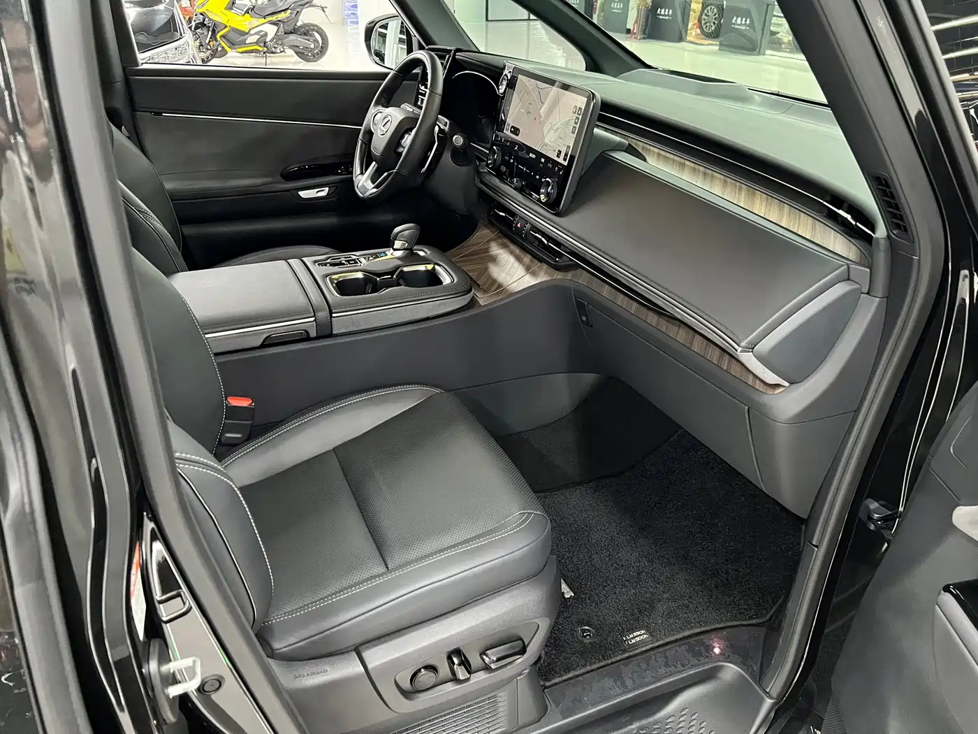Lexus LM 2024 2023 500h 6-Seater Prestige Edition