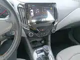 Photo 14 - Chevrolet Cruze