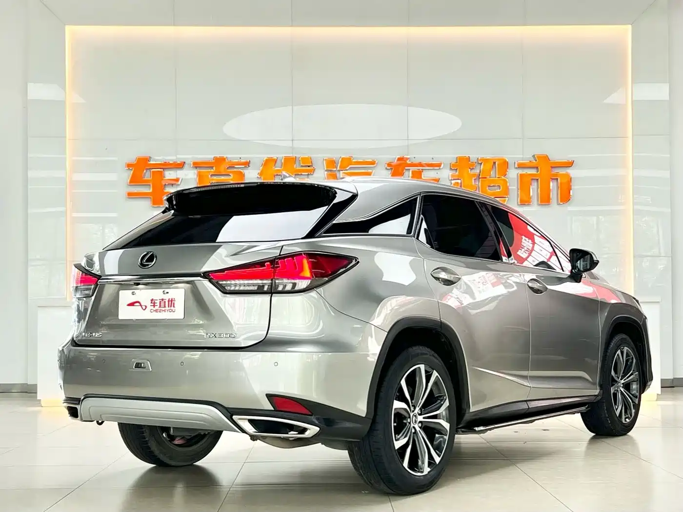 Фото 5 - Lexus RX