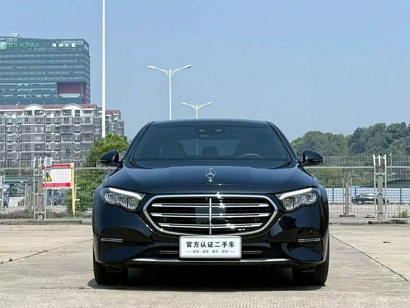 Фото 2 - Mercedes-Benz E-Class