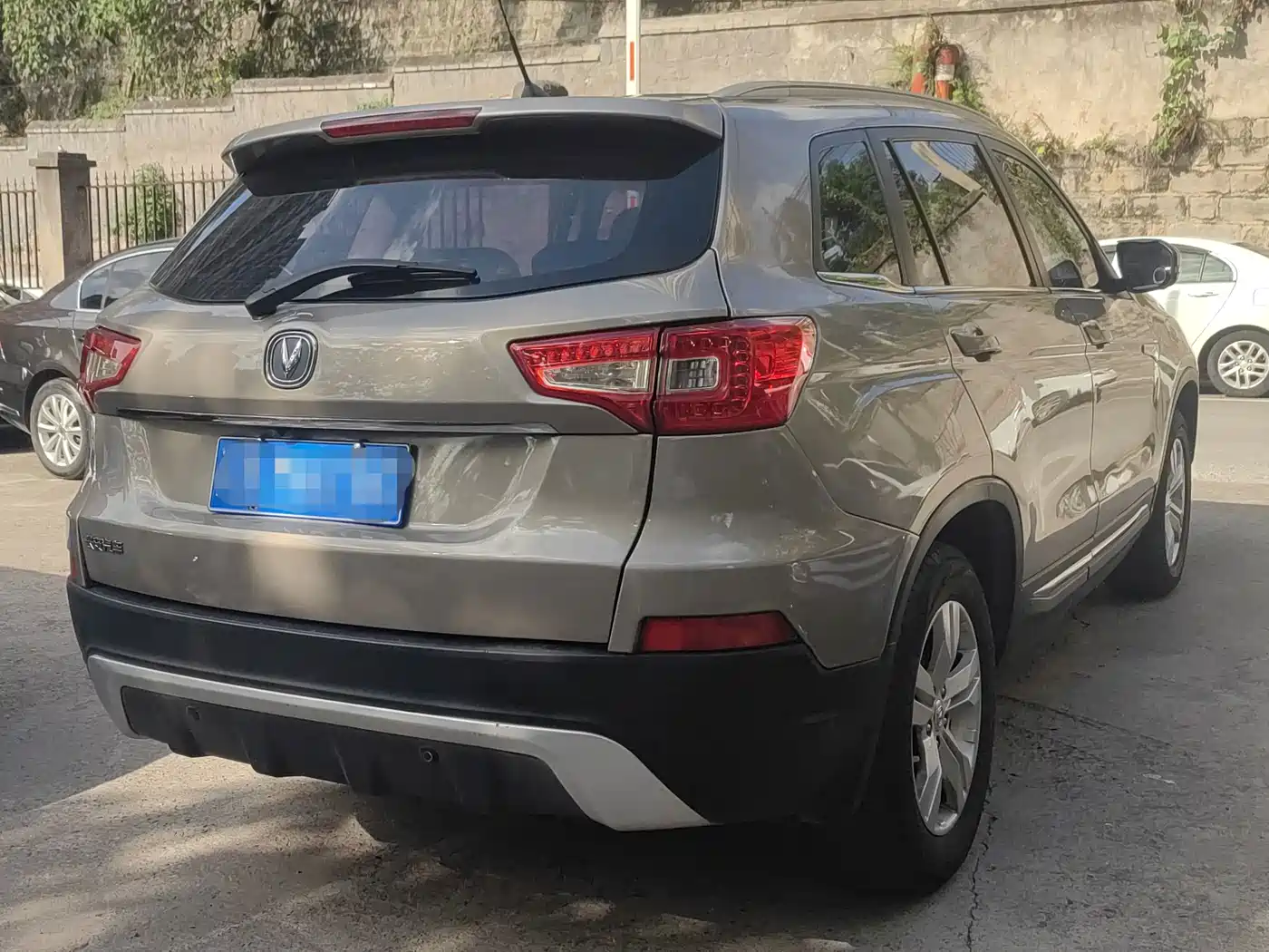 Фото 13 - Changan CS75