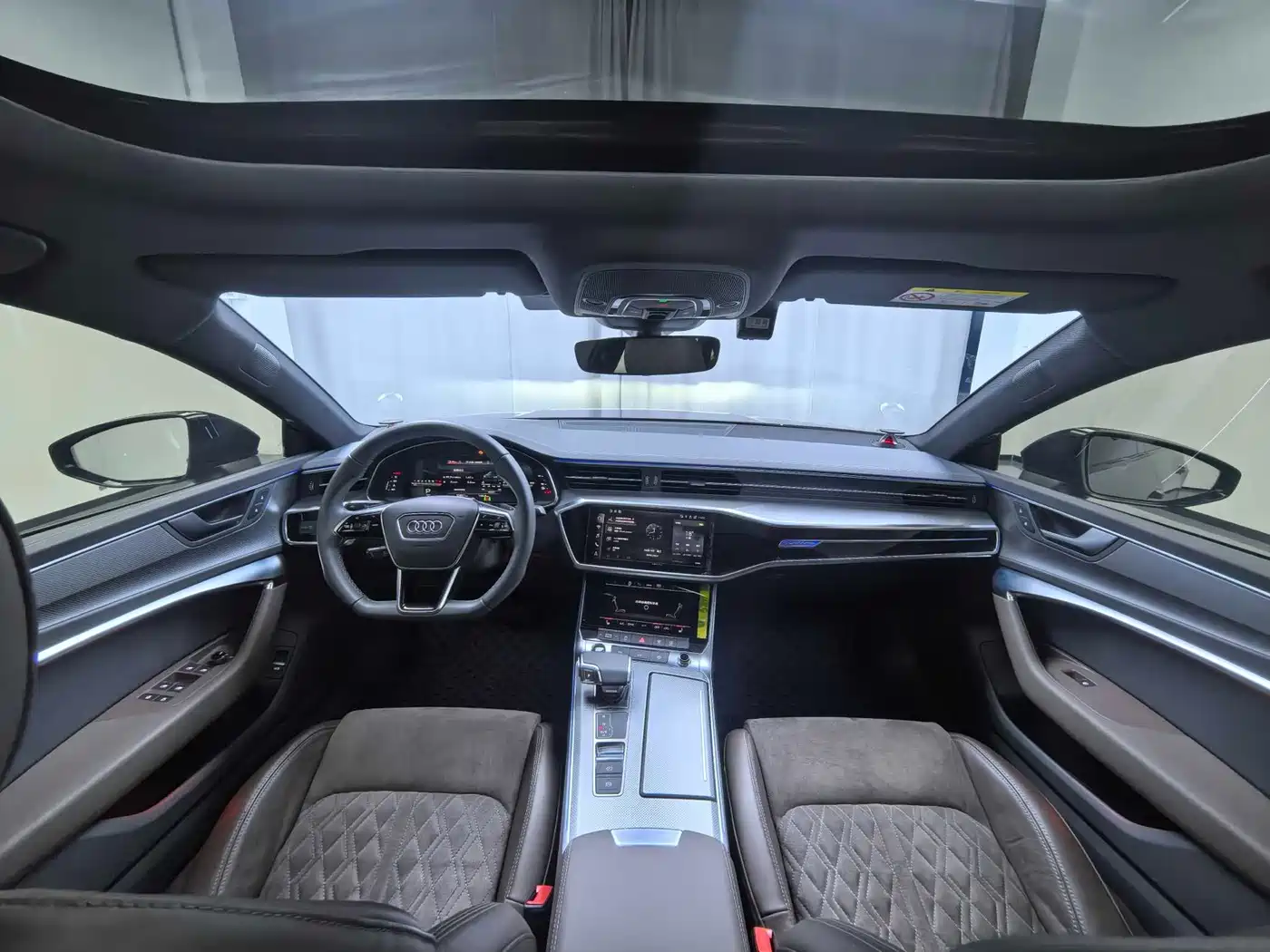 Фото 10 - Audi A7L