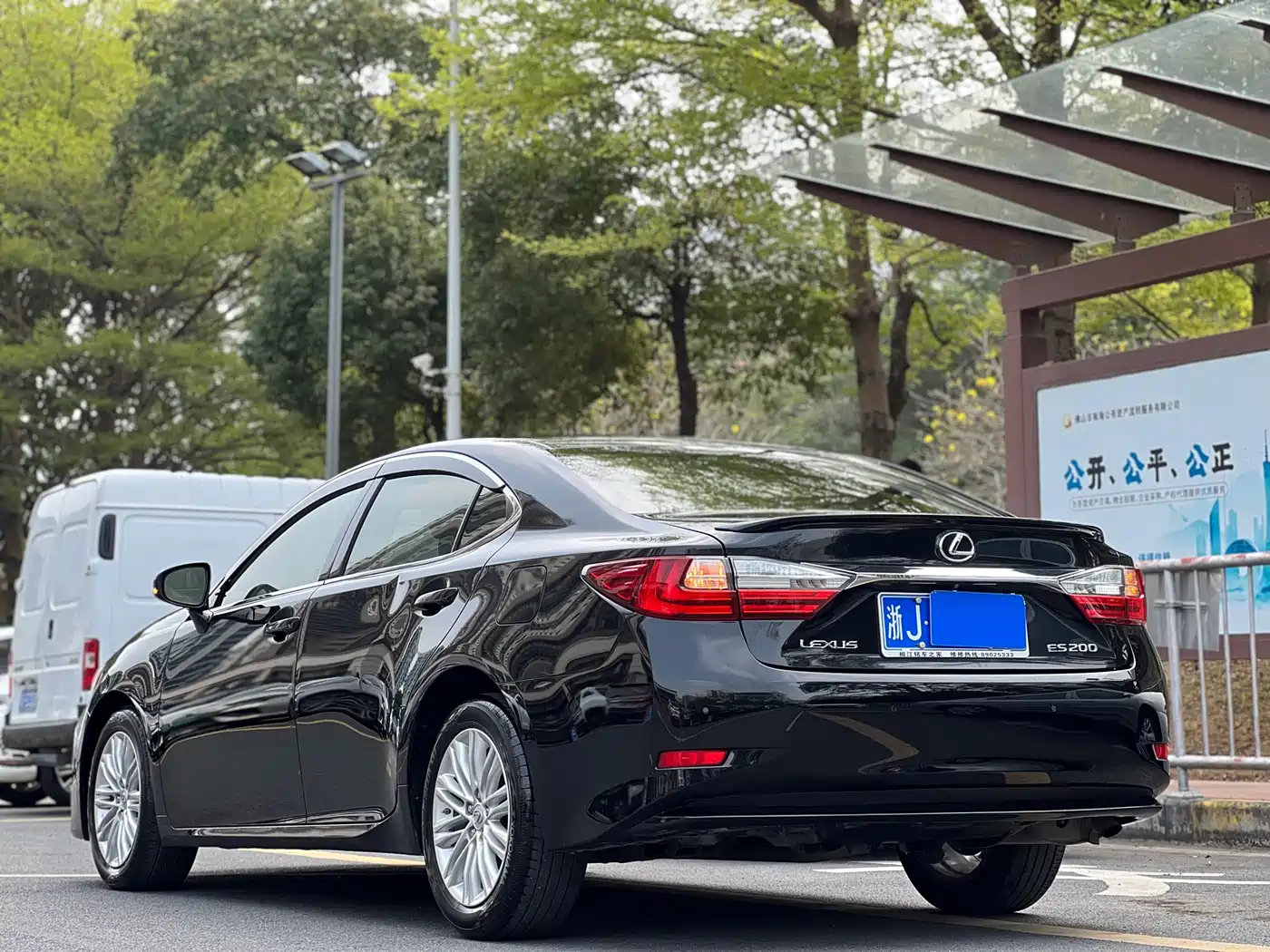 Lexus ES 2015 200 Comfort Edition фото 7