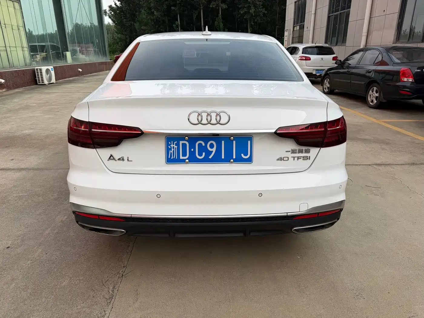 Фото 4 - Audi A4L