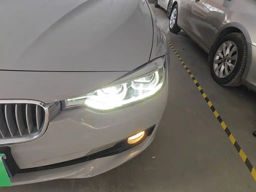 Photo 24 - BMW 3 Series
