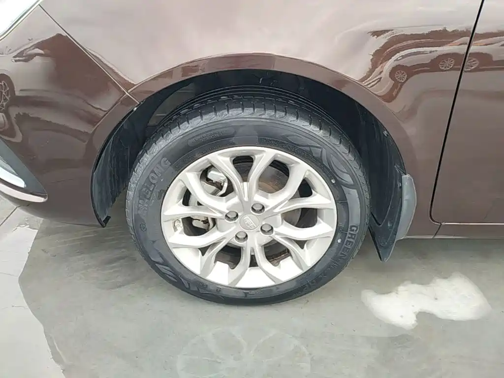 Фото 23 - Geely Vision