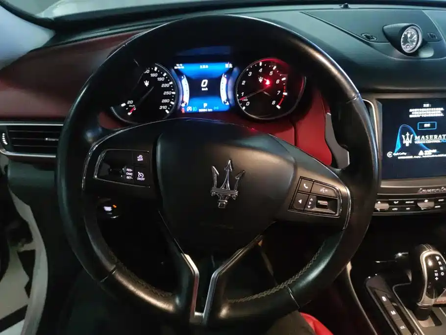 Photo 15 - Maserati Levante