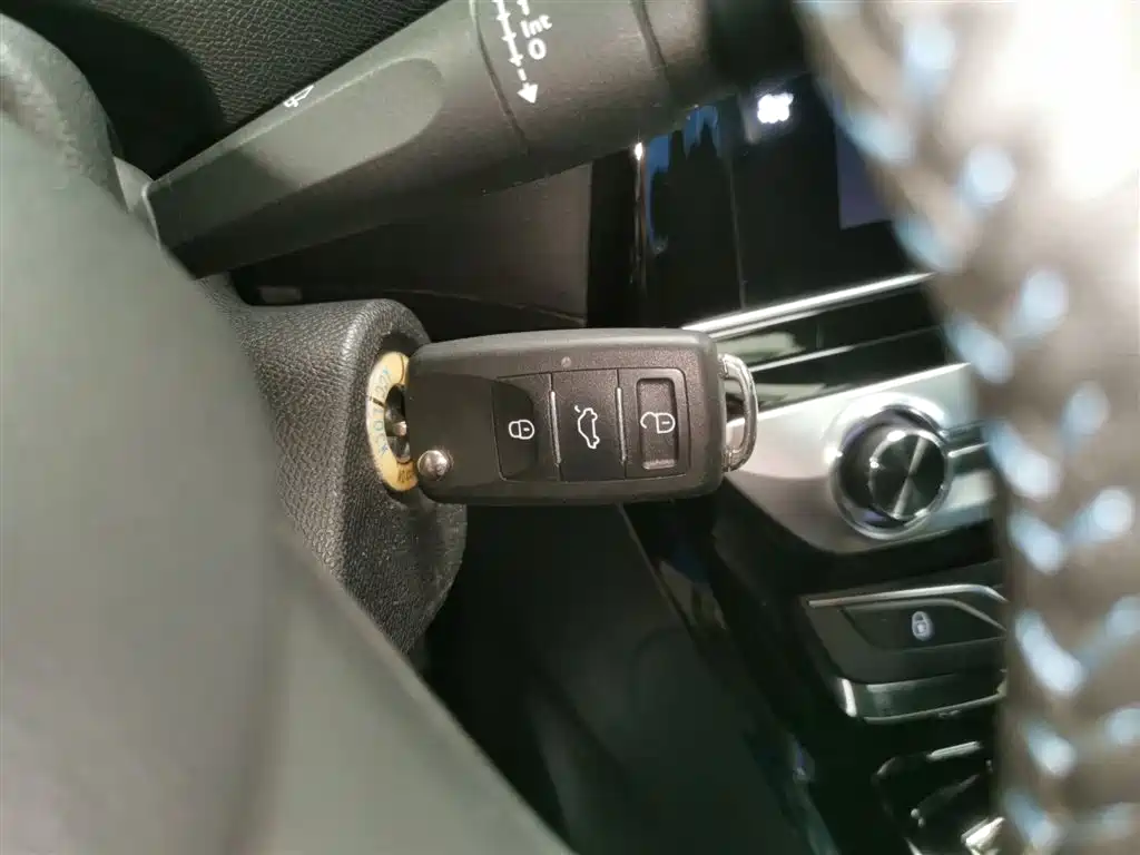 Peugeot 308 2018 1.6L Auto Luxury Edition фото 9