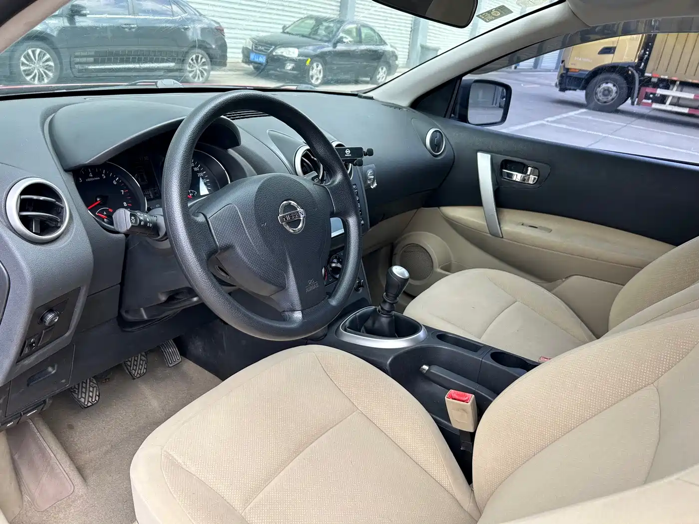 Nissan Qashqai 2011 2011 2.0XL Fire 6MT 2WD