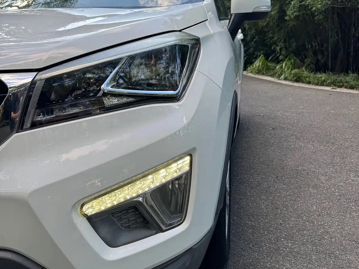 Фото 9 - Changan CS15