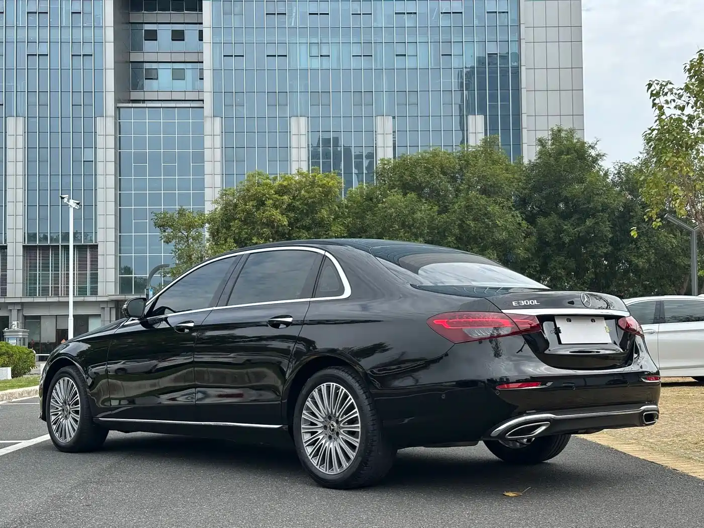 Mercedes-Benz E-Class 2023 E 300 L Fashion фото 11