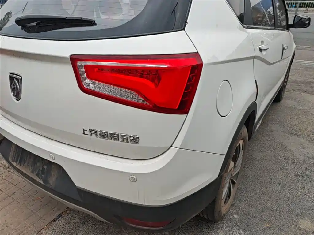 Baojun 560 2017 2016 1.8L Manual Luxury