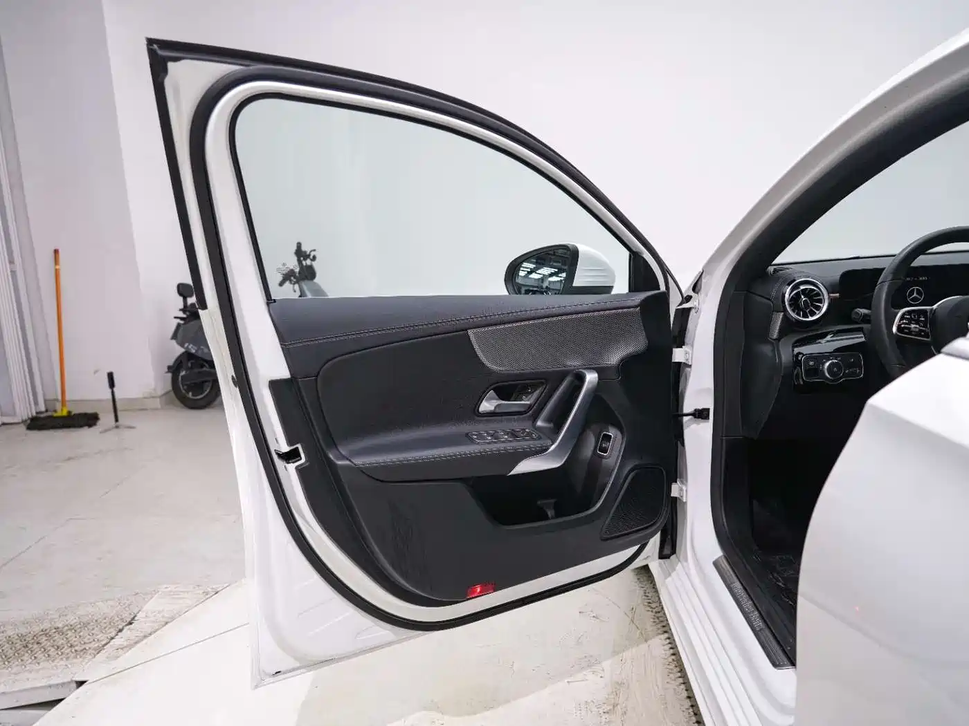 Mercedes-Benz A-Class 2022 A 180 L Sport Sedan фото 10