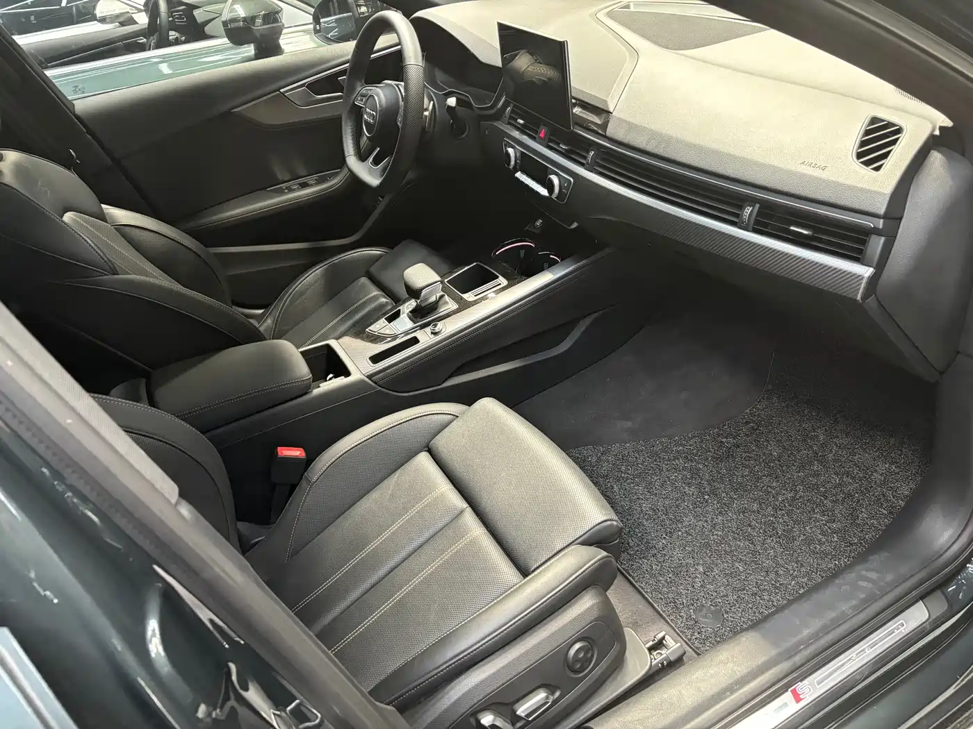 Audi A4L 2025 2025 2 Million Celebration Edition 40 TFSI Luxury Dynamic