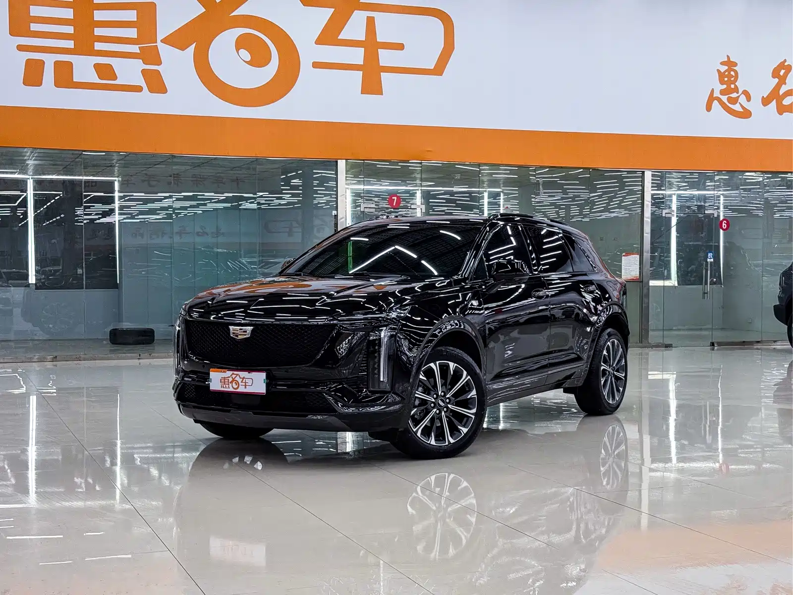 Фото 1 - Cadillac XT5