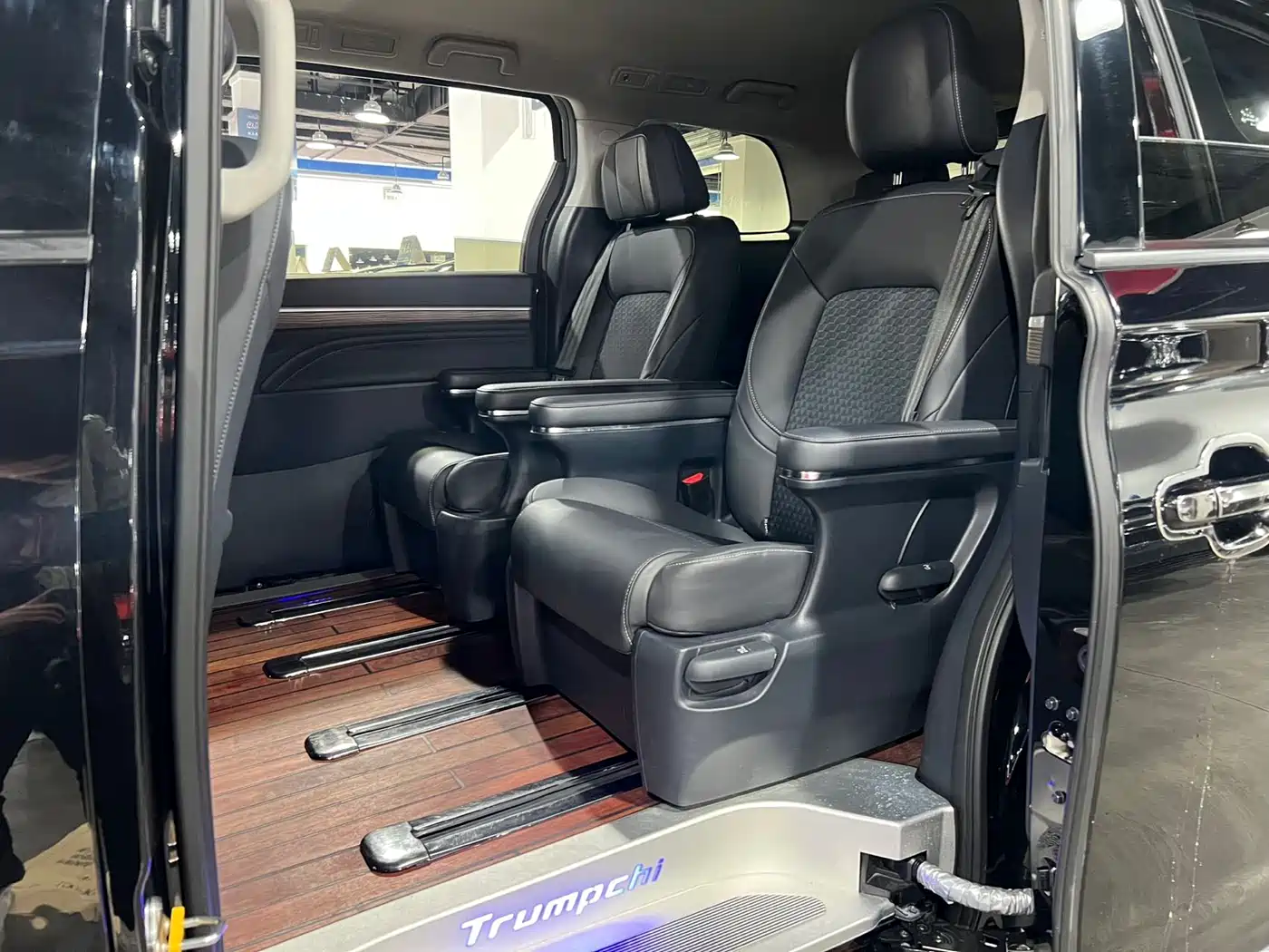 GAC Trumpchi Trumpchi M8 2024 Leadershow Series 390T Luxury Edition фото 8