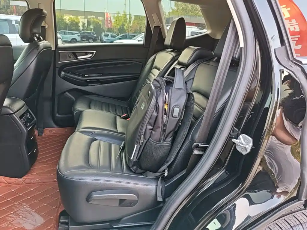 Фото 17 - Ford Edge