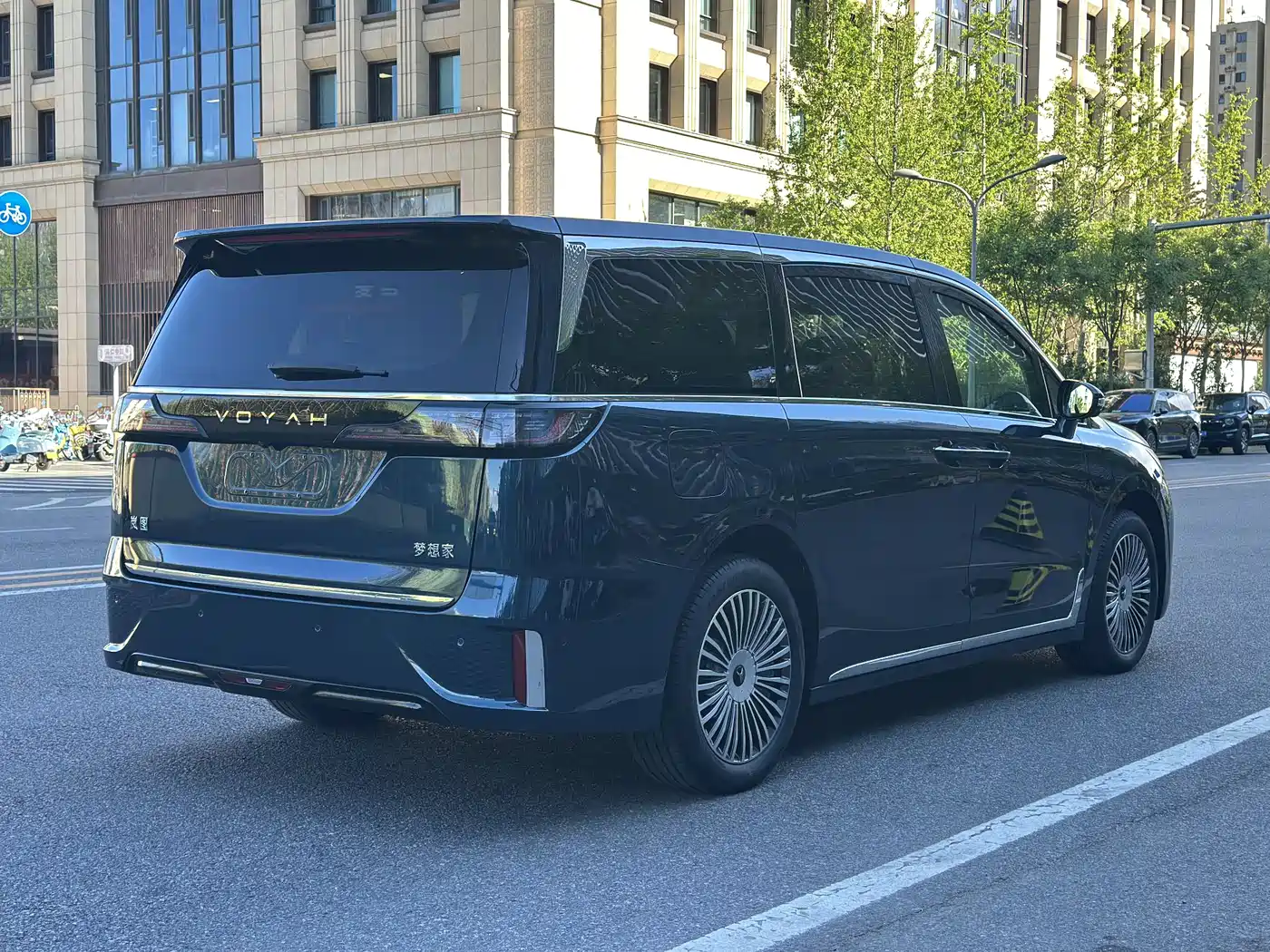 Voyah Auto Voyah Dreamer 2025 PHEV AWD Flagship Kunpeng Edition фото 17