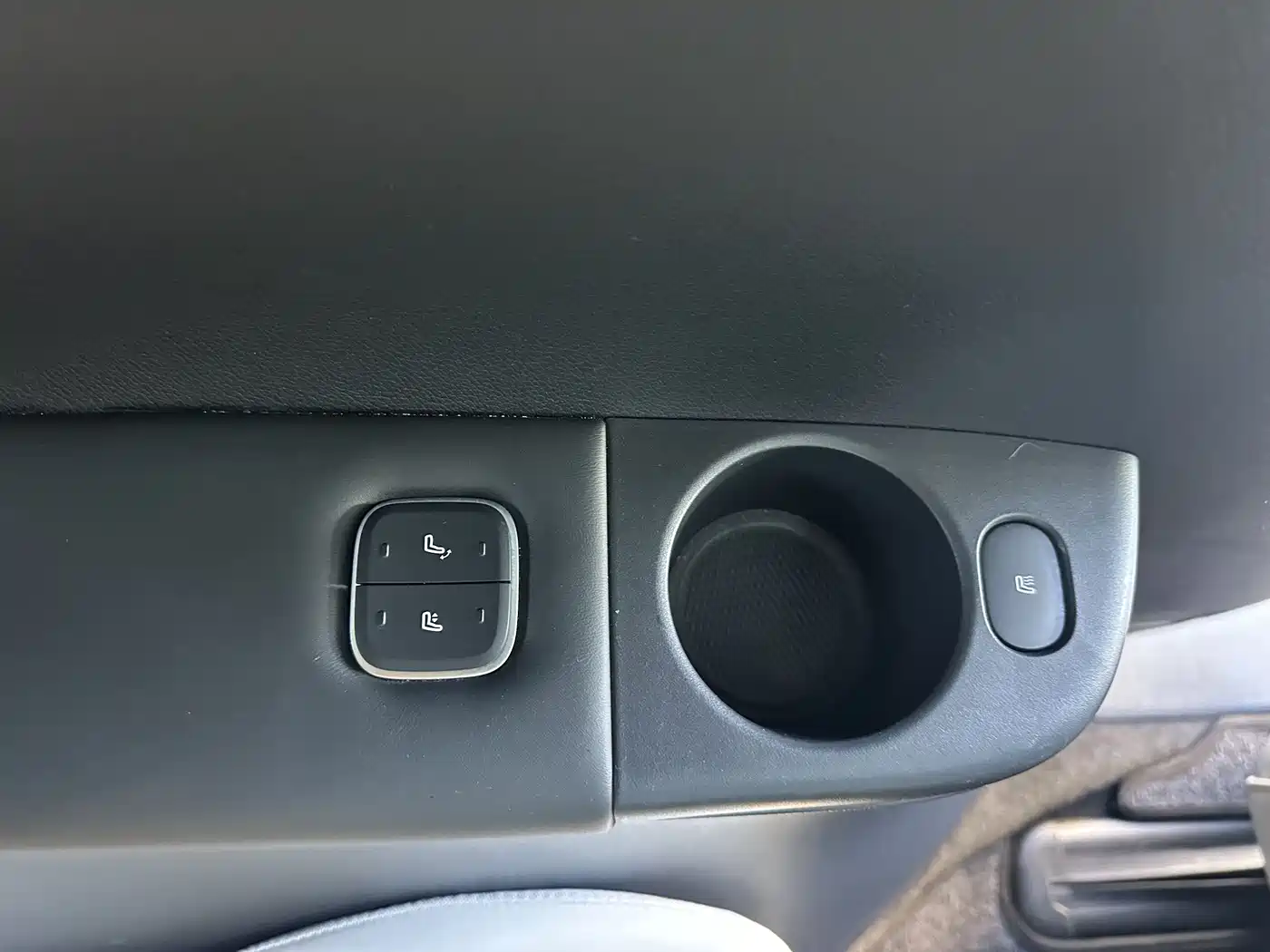 Voyah Auto Voyah Dreamer 2025 PHEV AWD Flagship Kunpeng Edition фото 7