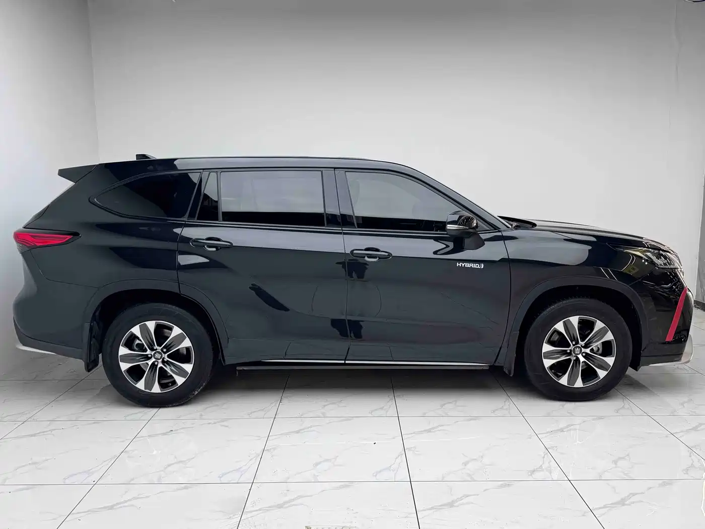 Фото 16 - Toyota Crown Kluger