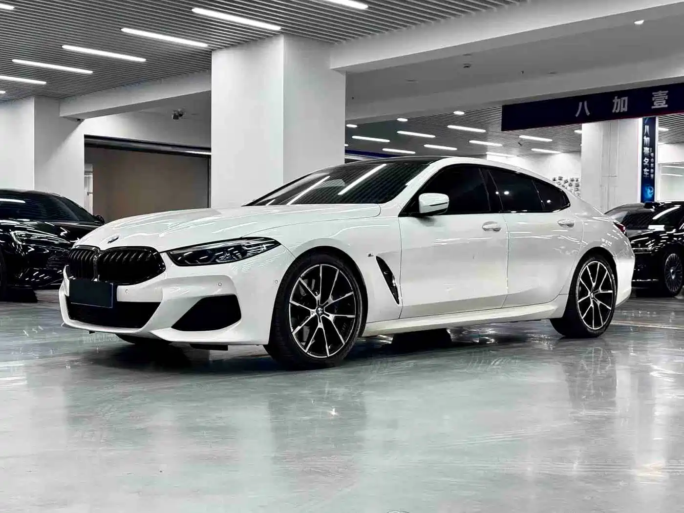 Фото 1 - BMW 8 Series