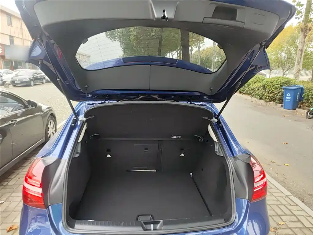 Mercedes-Benz GLA 2018 GLA 200 Dynamic фото 16