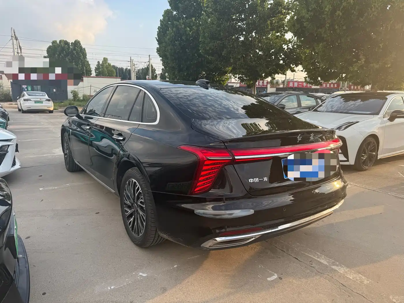 Фото 7 - Hongqi H5