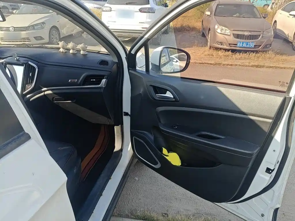 Zhonghua V3 2020 2020 1.6L Manual Comfort Starry Sky Edition