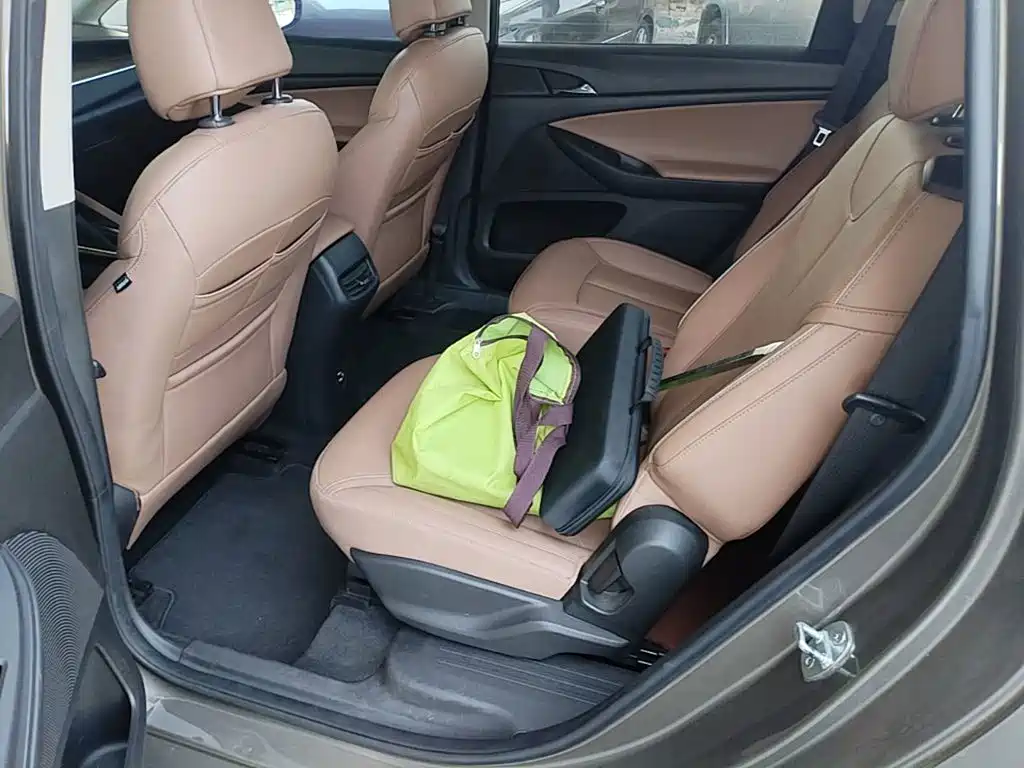 Photo 17 - Buick GL6