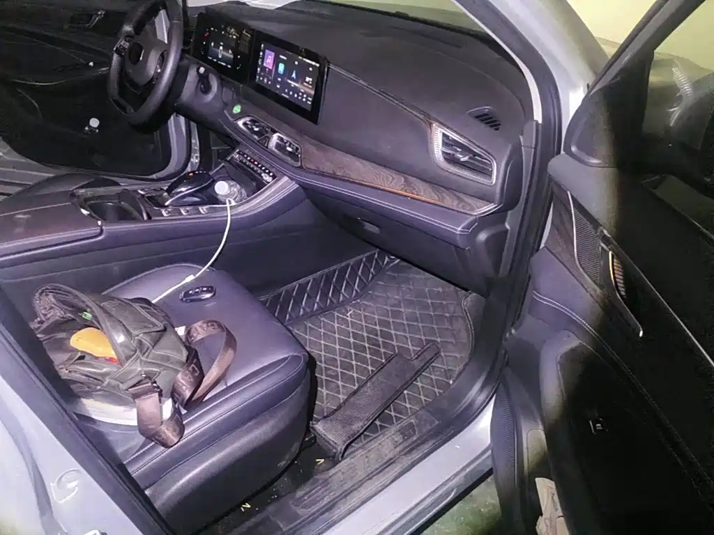 Landian E5 2023 2023 1.5L DE-i 100KM Enjoyment 7-seater