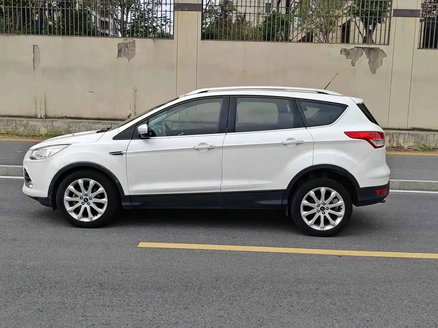 Ford Kuga 2014 2013 1.6L GTDi FWD Trend
