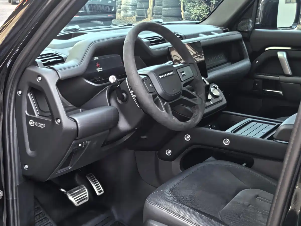 Photo 4 - Land Rover Defender