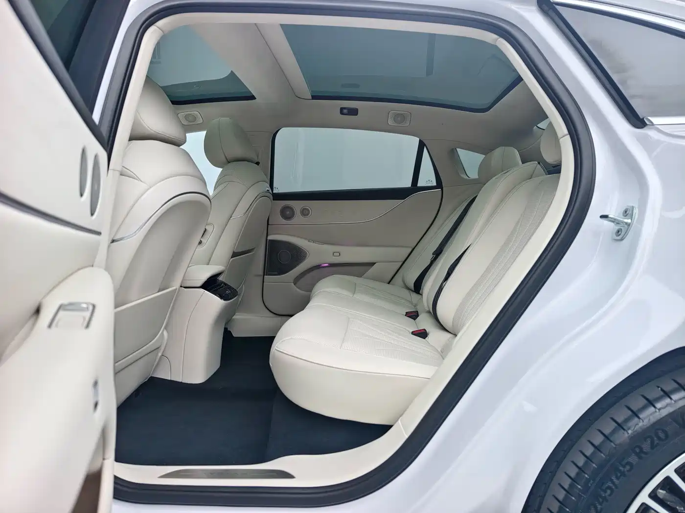 Voyah Auto VOYAH Zhuiguang L 2025 2025 Mid-configuration Model