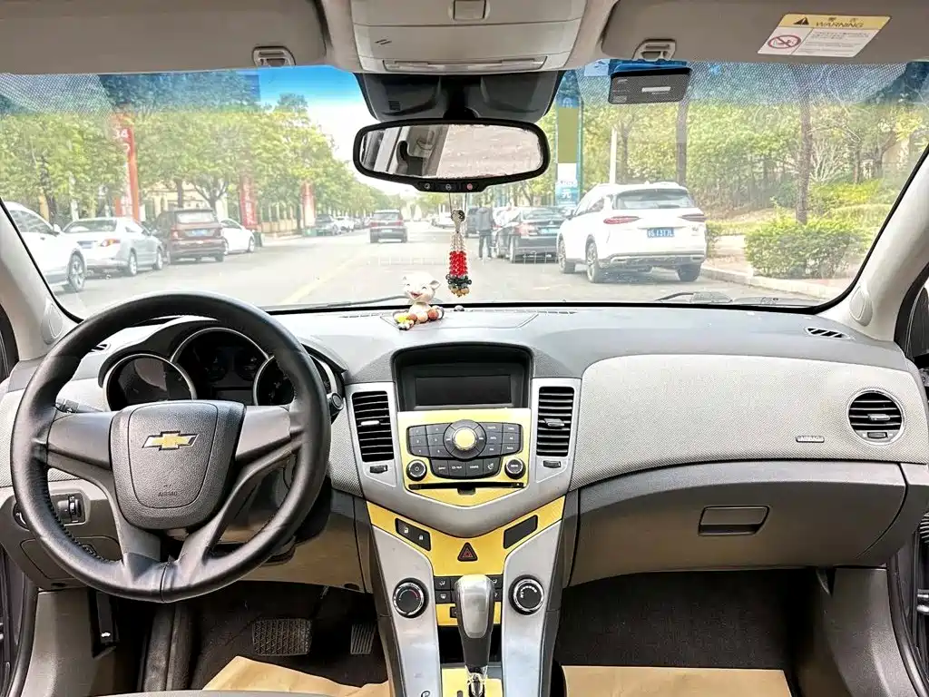 Фото 14 - Chevrolet Cruze