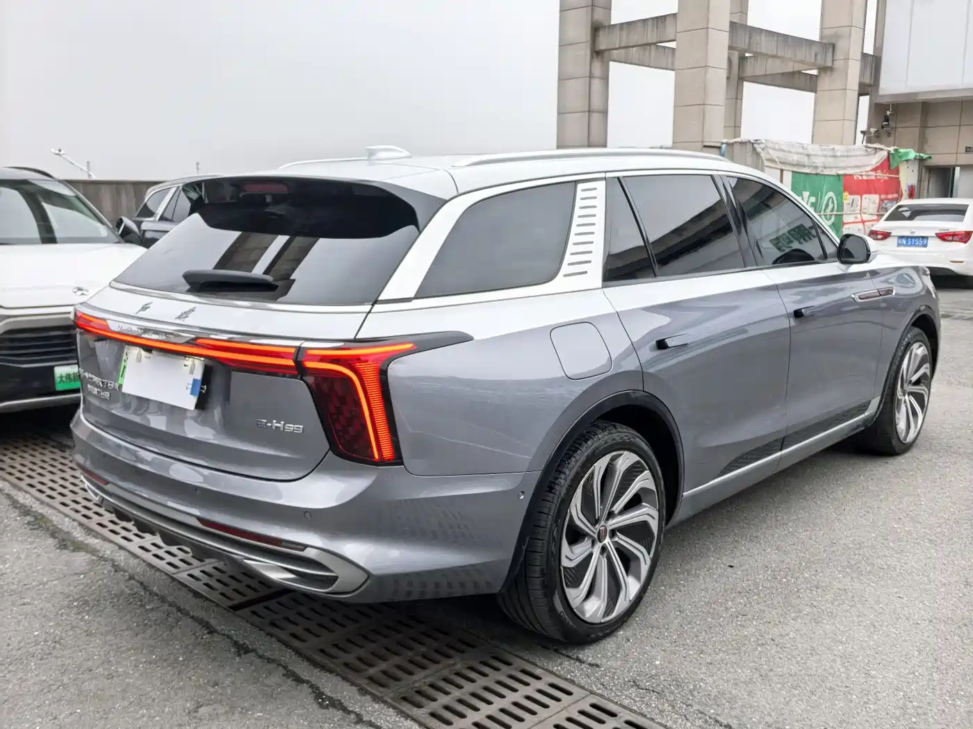 Hongqi E-HS9 2022 660km Qi Ling Edition (4-seater) фото 4