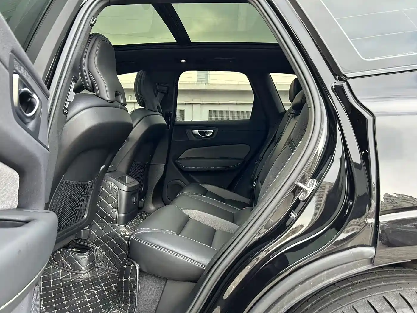 Volvo XC60 Plug-in Hybrid 2024 2024 T8 PHEV Long Range AWD Polar Night Edition