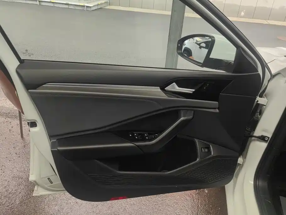 Photo 7 - Volkswagen Sagitar