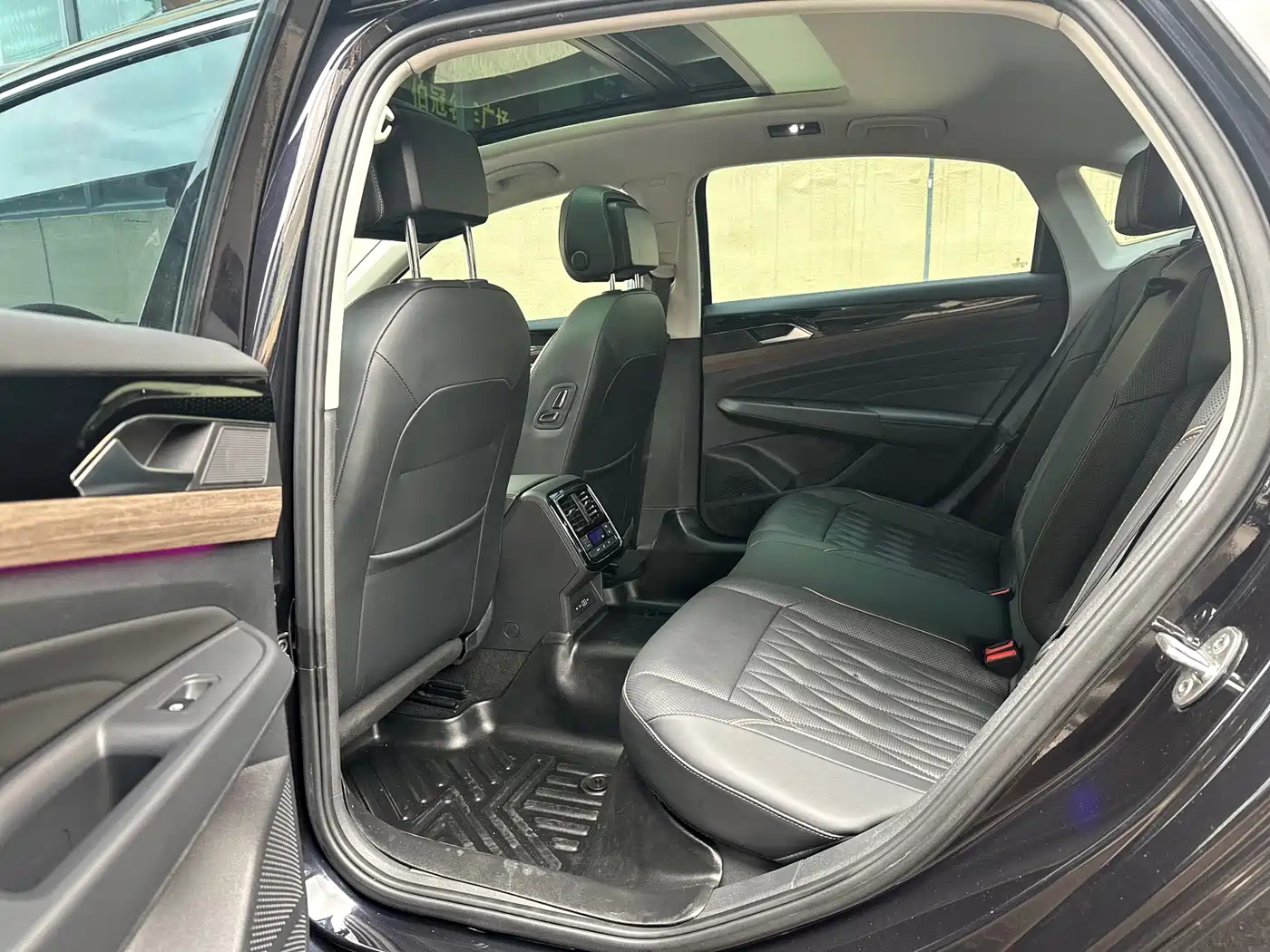 Volkswagen Passat 2021 Model 330TSI Luxury Edition фото 4
