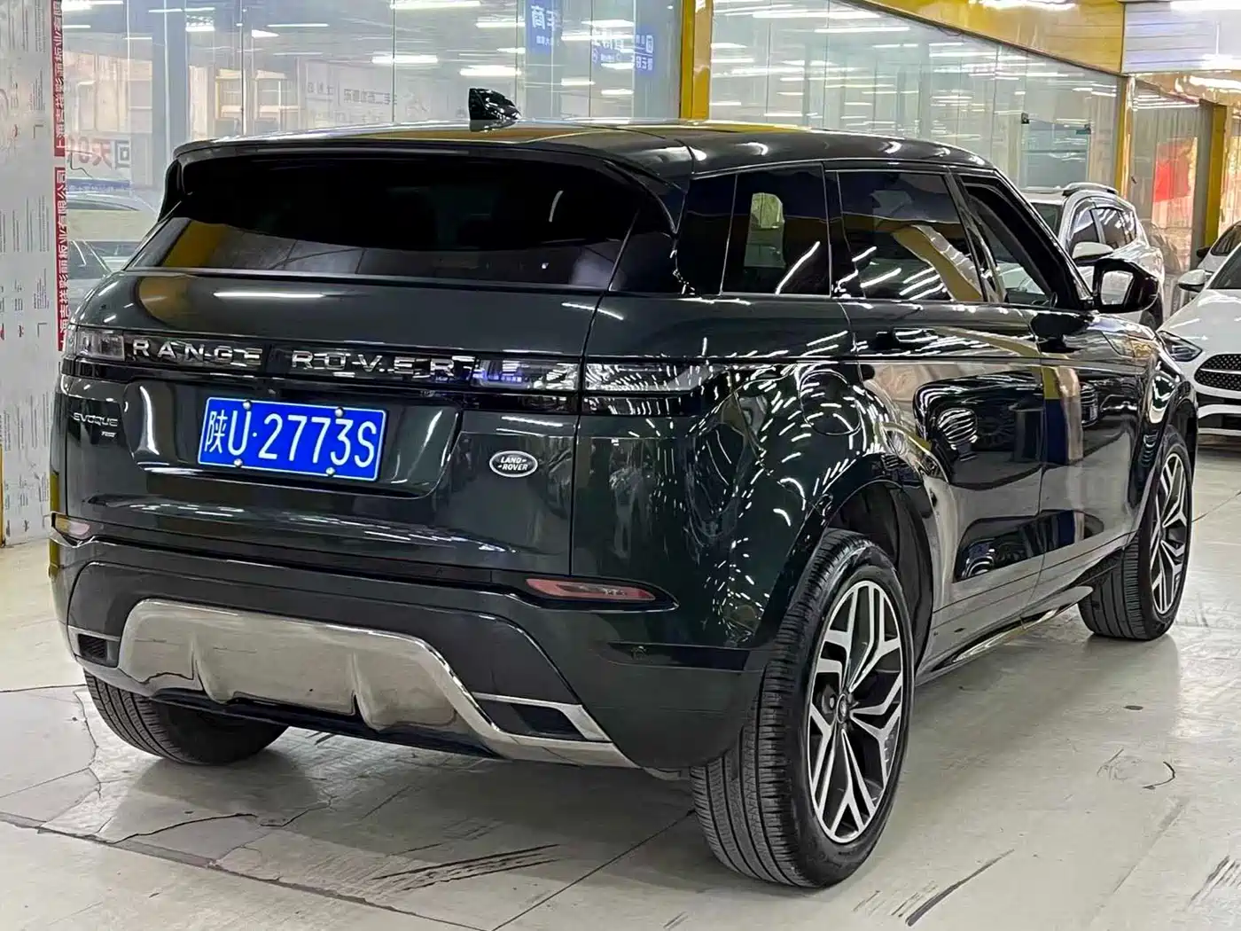 Land Rover Range Rover Evoque 2022 Range Rover Evoque L 249PS R-Dynamic Luxury Edition фото 9
