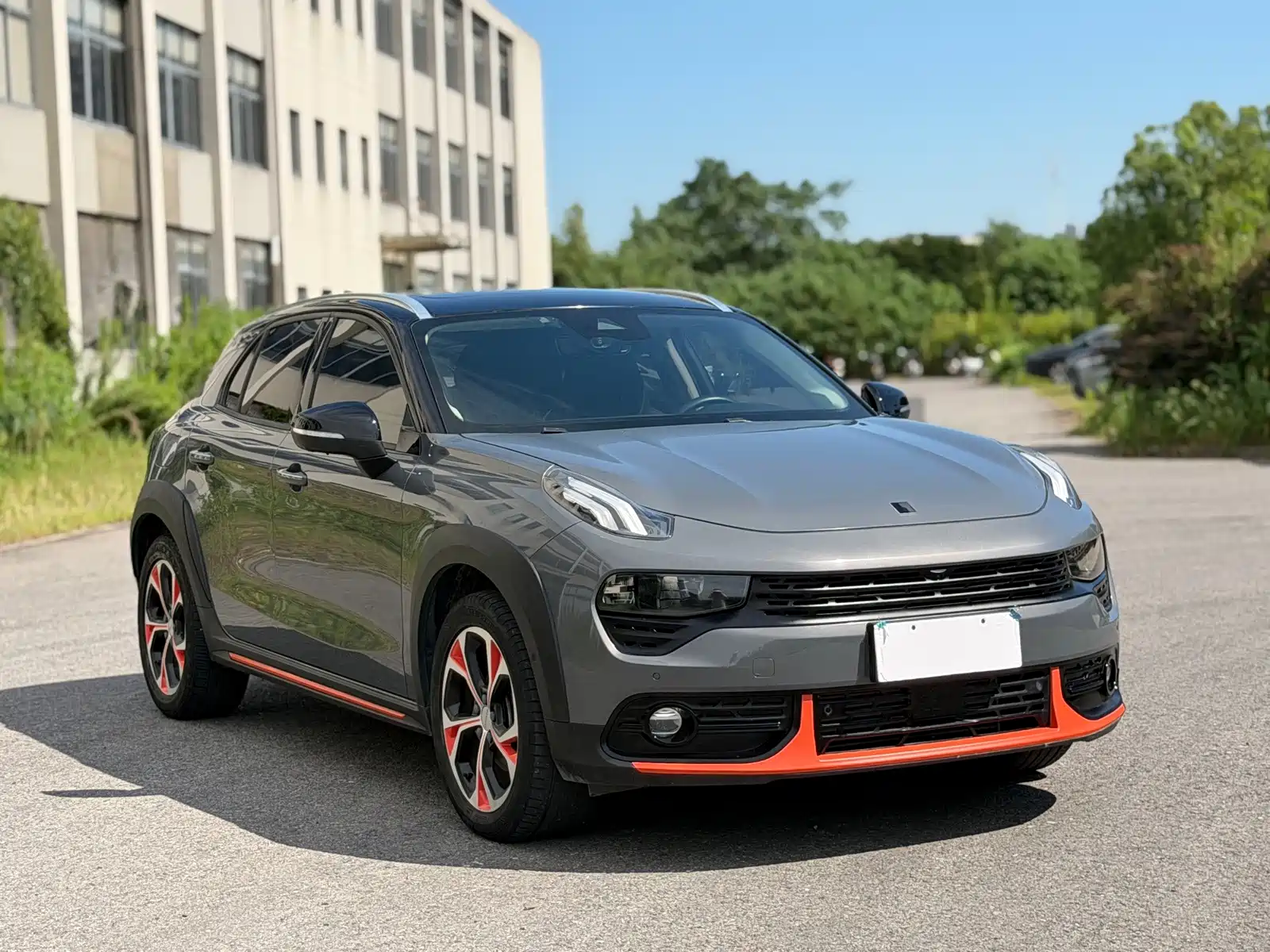 Photo 3 - Lynk & Co 02