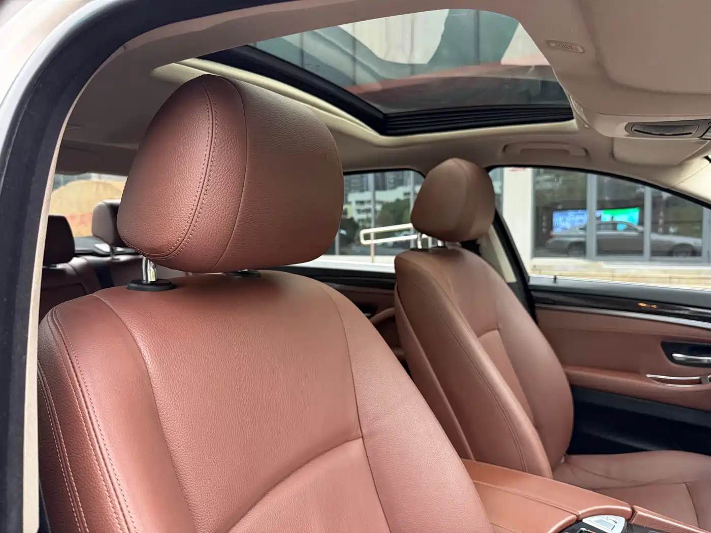 BMW 5 Series 2014 525Li Leading фото 18