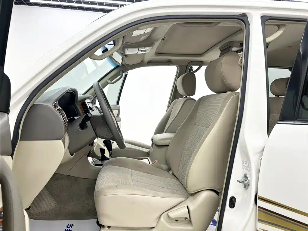 Toyota Land Cruiser 2005 Model 4.7L Automatic GX-R Luxury DVD Edition фото 5