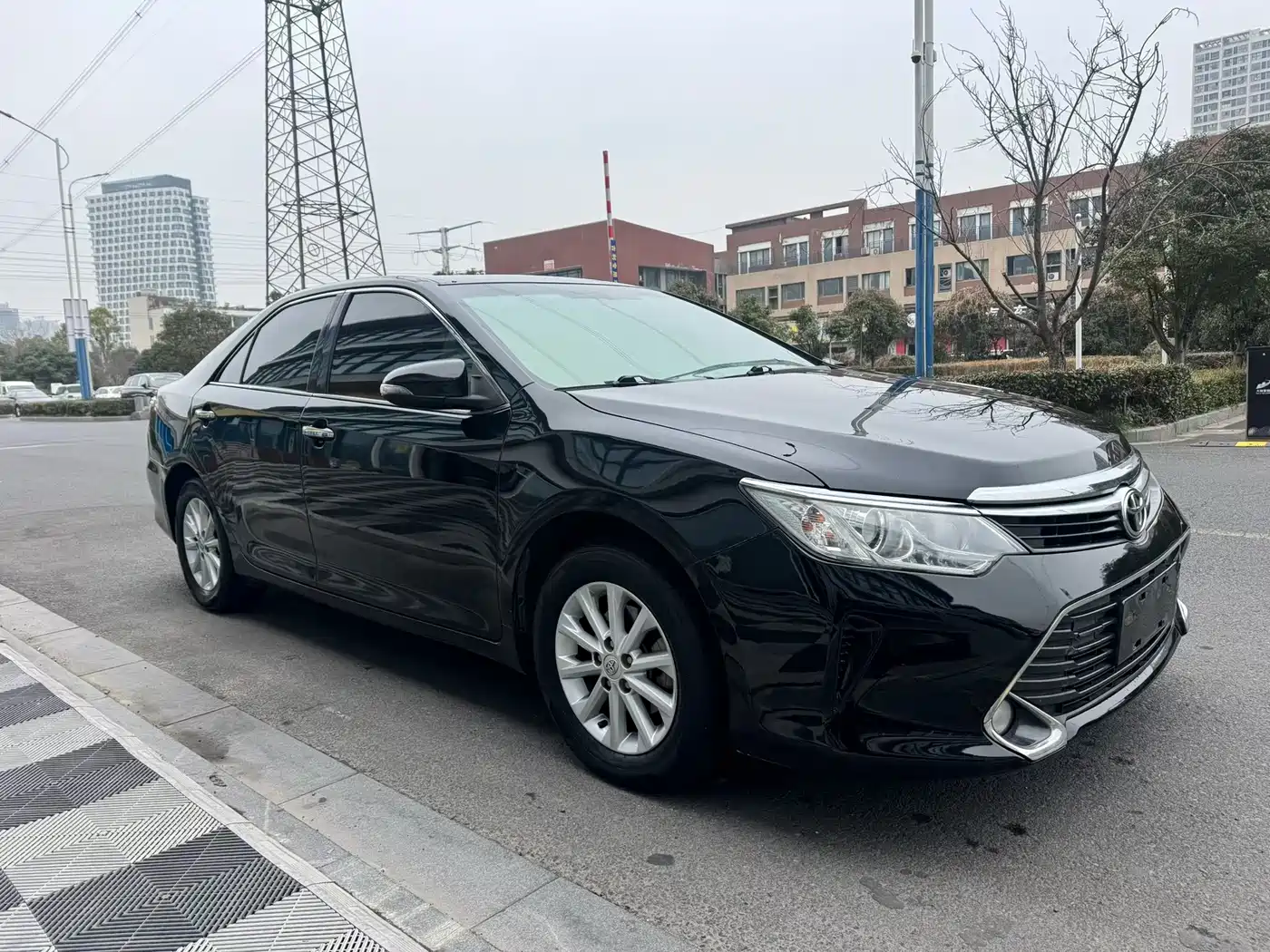 Toyota Camry 2016 2.0E 10th Anniversary Elite Edition фото 3