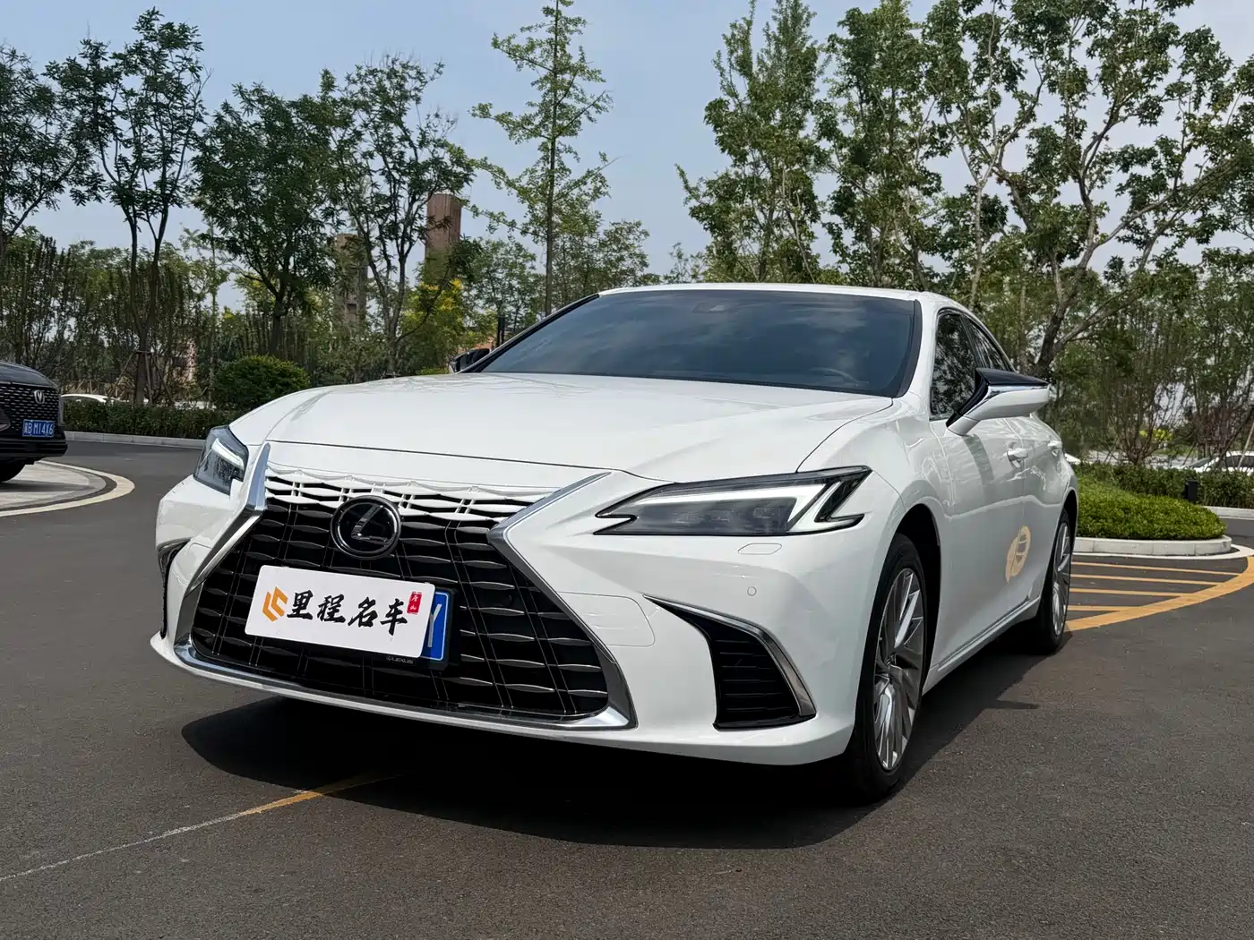 Lexus ES 2026 2025 200 Ultimate Edition