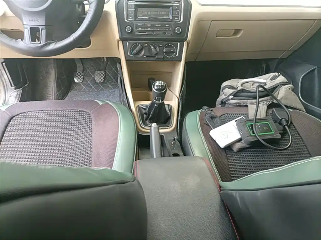 Volkswagen Jetta 2013 1.6L Manual Comfort фото 14