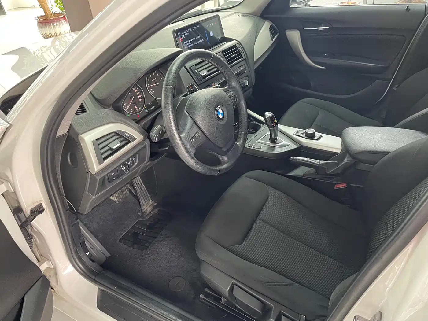 BMW 1 Series (Import) 2013 Facelift 116i Leading Model фото 5