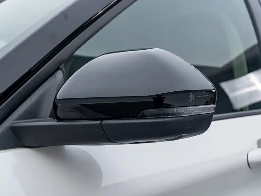 Photo 14 - Ford Explorer
