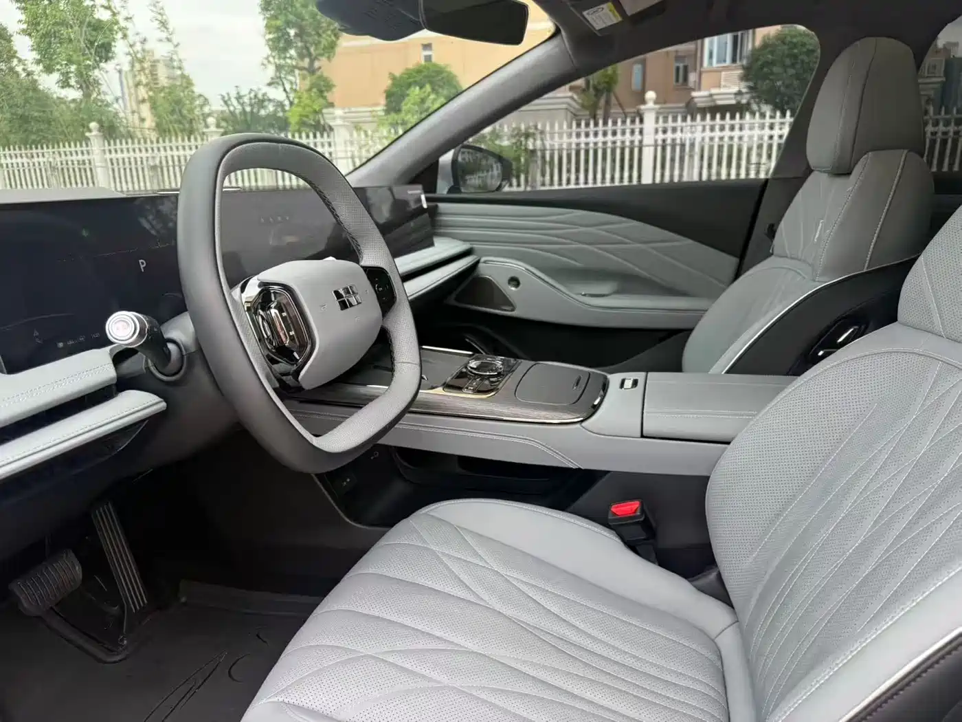 Geely Galaxy Galaxy E8 2025 700km Long Voyage Smart Drive Edition фото 3